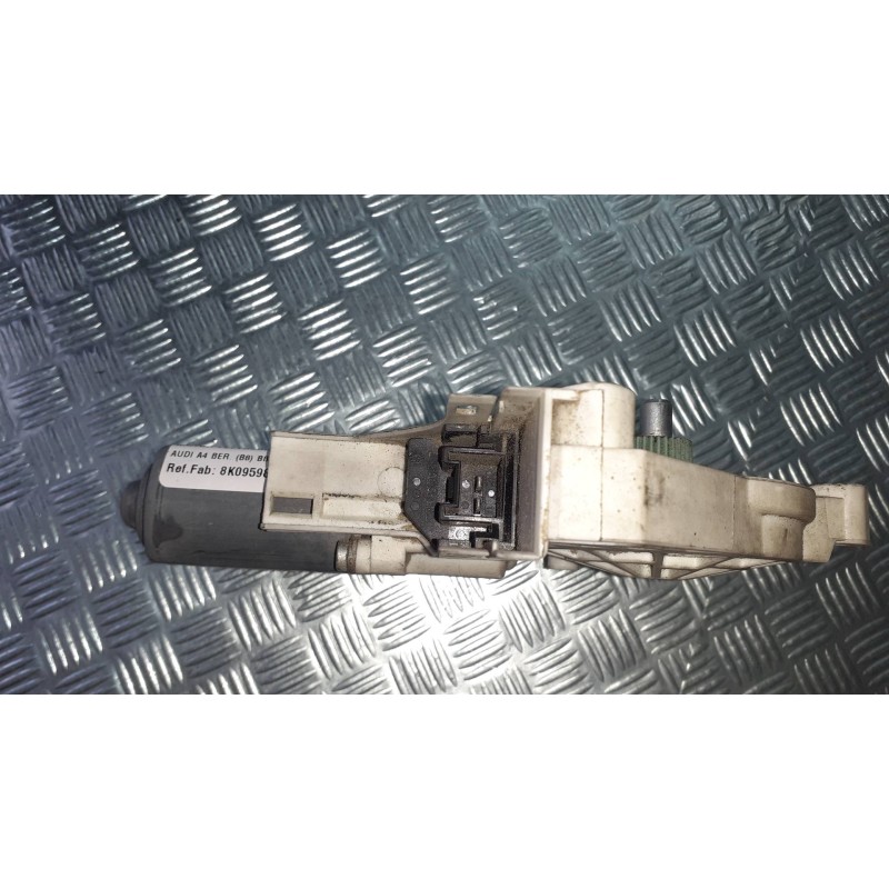 Recambio de motor elevalunas delantero derecho para audi a4 ber. (b8) básico referencia OEM IAM 8K0959802A 966934200 11019655752