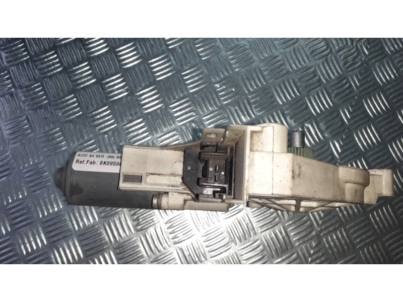 Recambio de motor elevalunas delantero derecho para audi a4 ber. (b8) básico referencia OEM IAM 8K0959802A 966934200 11019655752