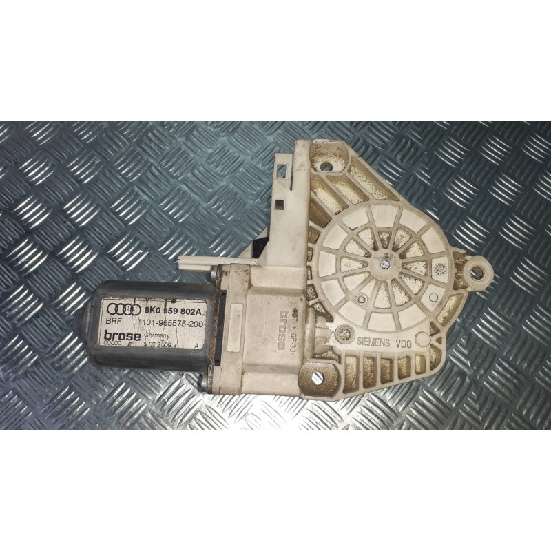 Recambio de motor elevalunas delantero derecho para audi a4 ber. (b8) básico referencia OEM IAM 8K0959802A 966934200 11019655752