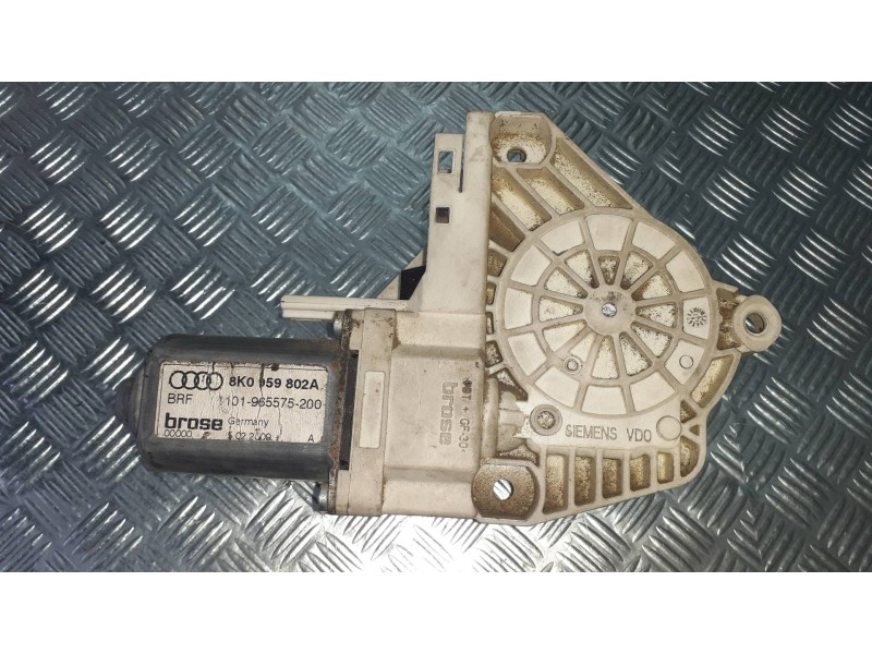 Recambio de motor elevalunas delantero derecho para audi a4 ber. (b8) básico referencia OEM IAM 8K0959802A 966934200 11019655752