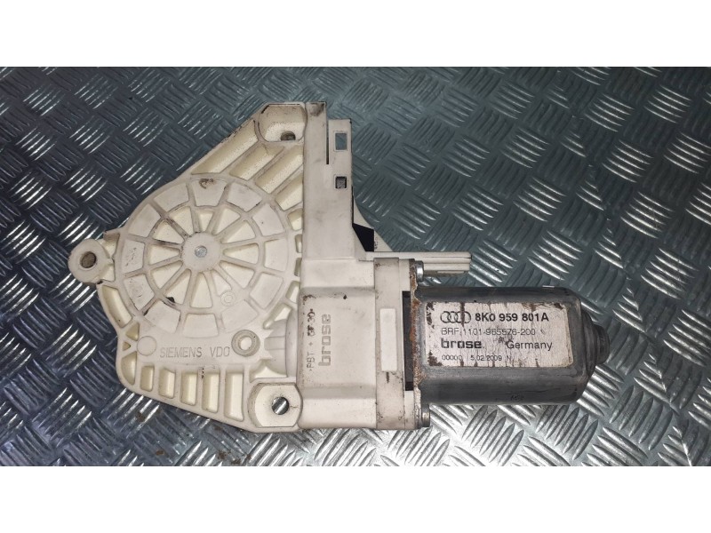 Recambio de motor elevalunas delantero izquierdo para audi a4 ber. (b8) básico referencia OEM IAM 8K0959801A 965576200 110196557
