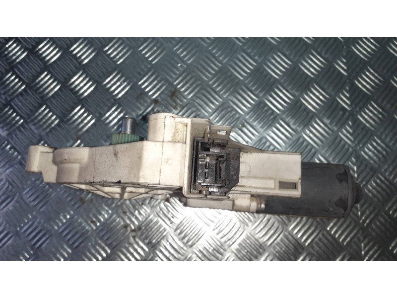 Recambio de motor elevalunas delantero izquierdo para audi a4 ber. (b8) básico referencia OEM IAM 8K0959801A 965576200 110196557