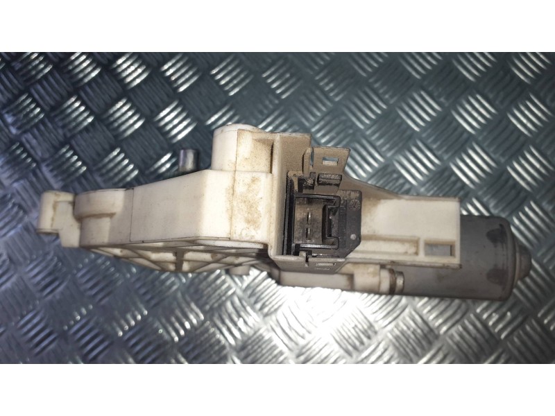 Recambio de motor elevalunas trasero izquierdo para audi a4 ber. (b8) básico referencia OEM IAM 8K0959811A 966608200 11019655782