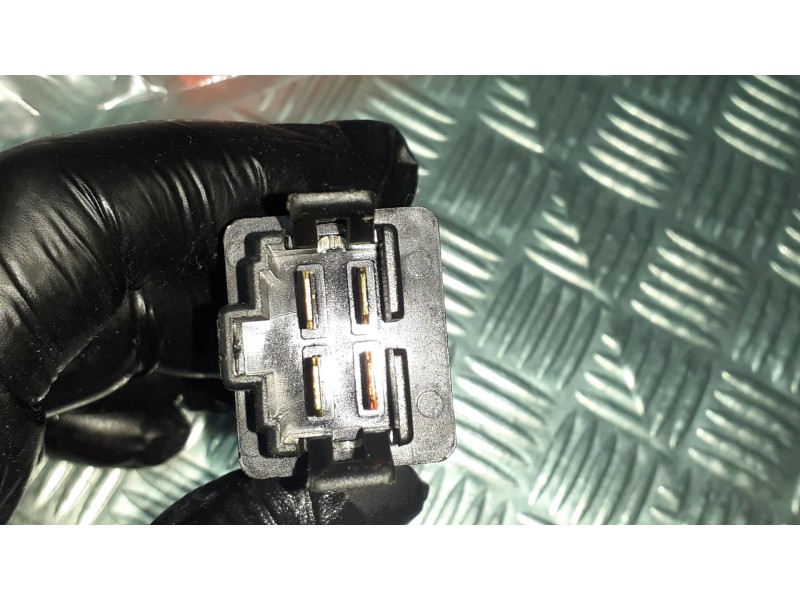 Recambio de rele para ssangyong rodius xdi deluxe 4wd referencia OEM IAM BLK CONNECTOR 4 PINES 20A