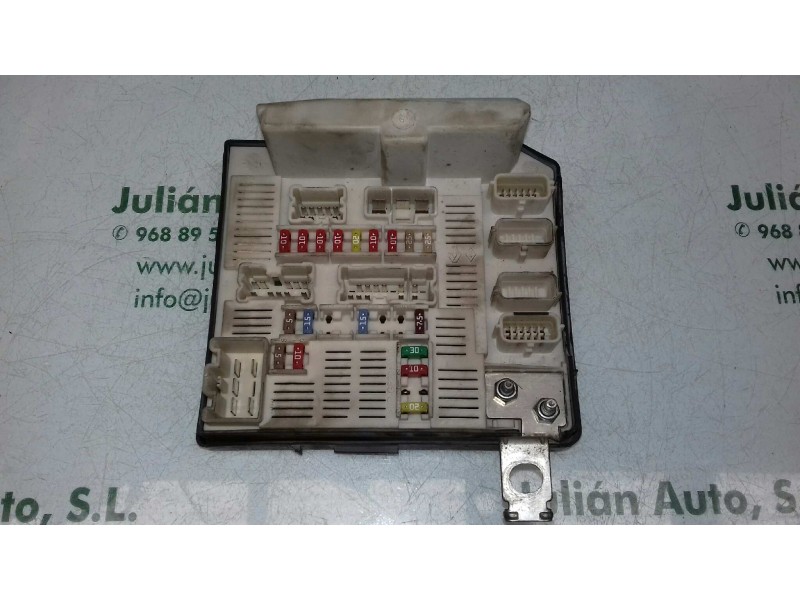 Recambio de caja reles / fusibles para renault megane ii classic berlina dynamique referencia OEM IAM 8200481866J 5191580A8 USM 