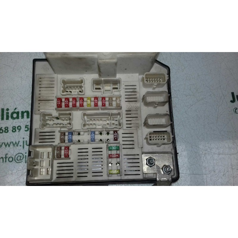 Recambio de caja reles / fusibles para renault megane ii classic berlina dynamique referencia OEM IAM 8200481866J 5191580A8 USM 