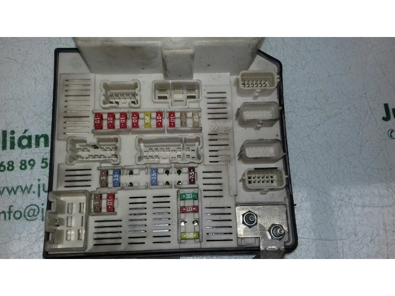 Recambio de caja reles / fusibles para renault megane ii classic berlina dynamique referencia OEM IAM 8200481866J 5191580A8 USM 