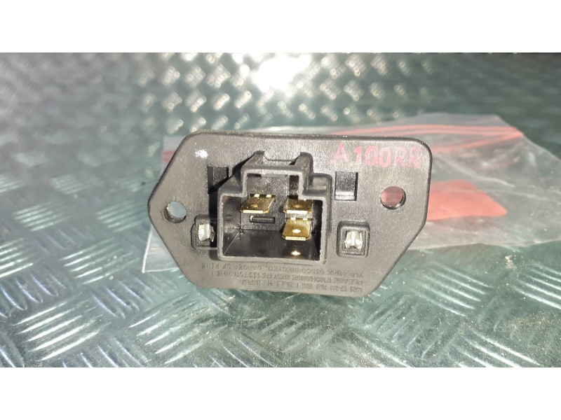 Recambio de resistencia calefaccion para ssangyong rodius xdi deluxe 4wd referencia OEM IAM A100RR CONECTOR 3 PINES 