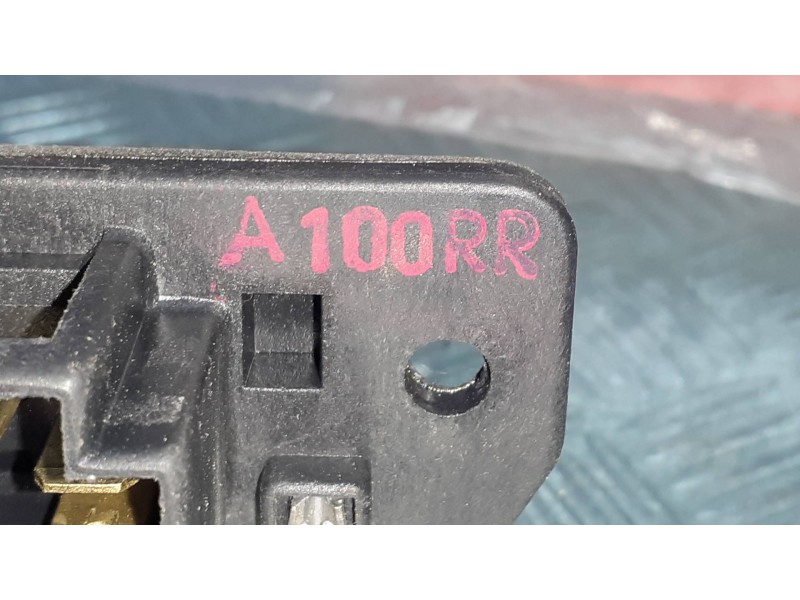 Recambio de resistencia calefaccion para ssangyong rodius xdi deluxe 4wd referencia OEM IAM A100RR CONECTOR 3 PINES 