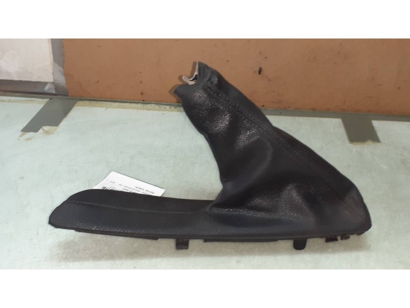 Recambio de guarnecidos palanca cambio para bmw serie 1 berlina (e81/e87) 118d referencia OEM IAM 9142741  FRENO MANO