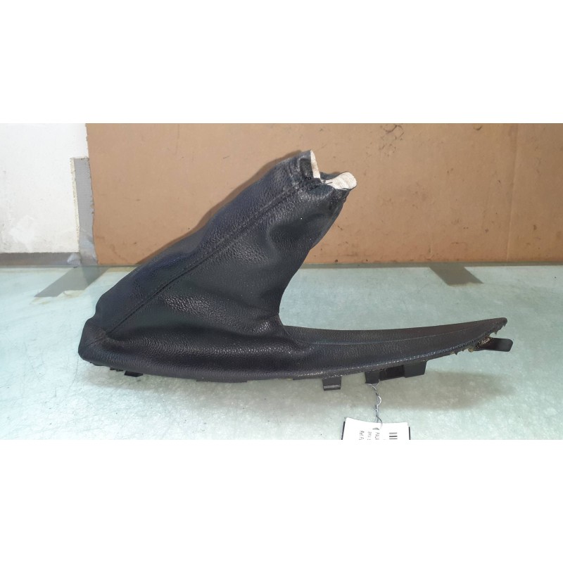 Recambio de guarnecidos palanca cambio para bmw serie 1 berlina (e81/e87) 118d referencia OEM IAM 9142741  FRENO MANO