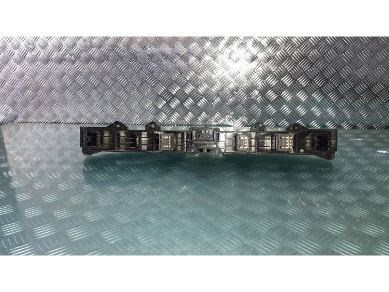 Recambio de warning para ssangyong rodius xdi deluxe 4wd referencia OEM IAM 8523021161HCH 8523021161 ANTINIEBLAS