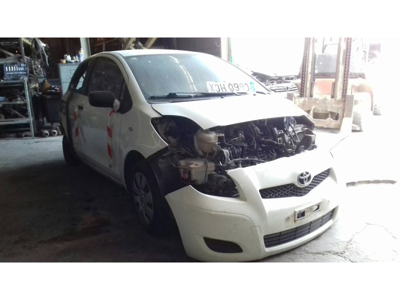 toyota yaris del año 2011