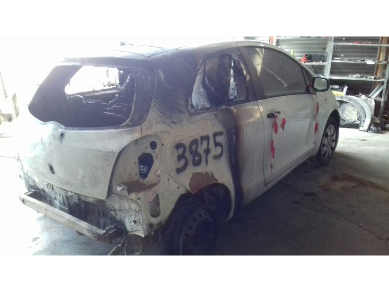 toyota yaris del año 2011