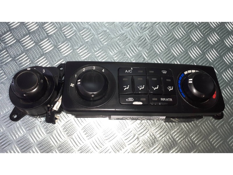 Recambio de mando climatizador para ssangyong rodius xdi deluxe 4wd referencia OEM IAM 6870021000  