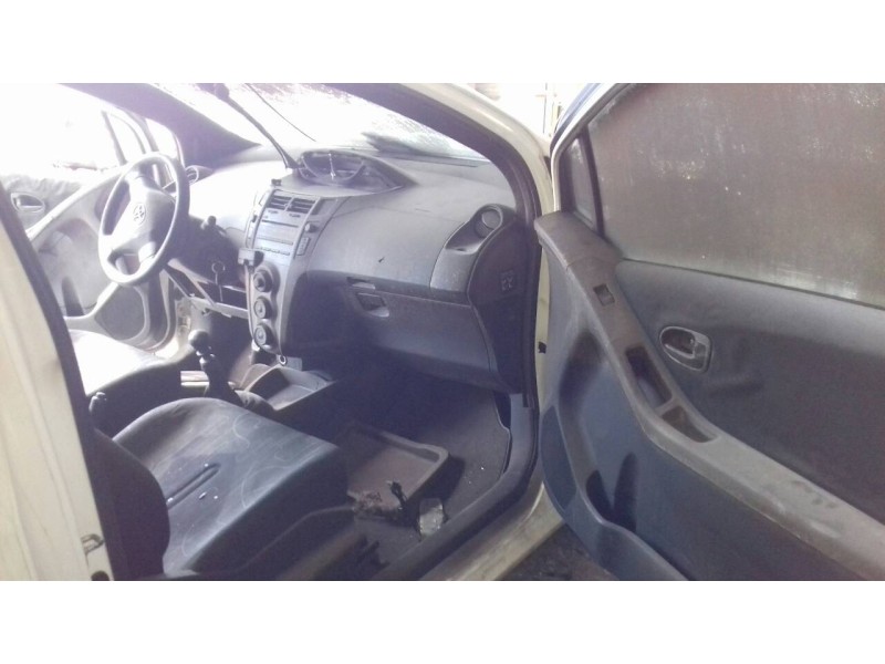 toyota yaris del año 2011