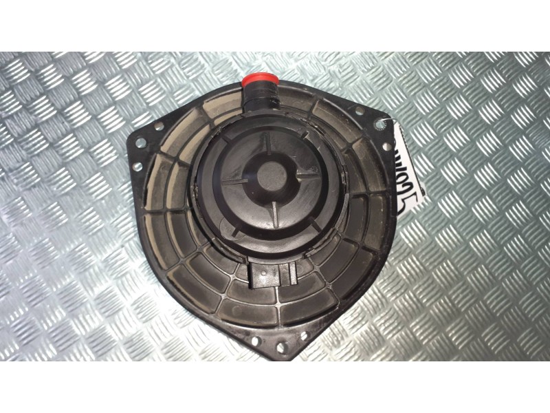 Recambio de ventilador calefaccion para ssangyong rodius xdi deluxe 4wd referencia OEM IAM 40510400  