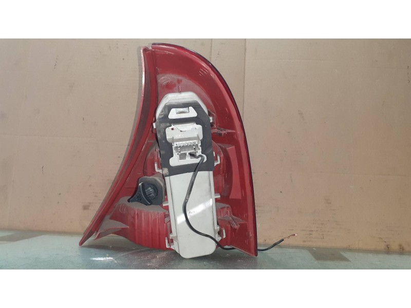 Recambio de piloto trasero izquierdo para renault clio ii fase ii (b/cb0) base authentique referencia OEM IAM 8200071413 X65PK2R