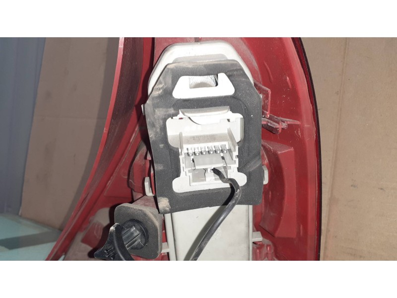 Recambio de piloto trasero izquierdo para renault clio ii fase ii (b/cb0) base authentique referencia OEM IAM 8200071413 X65PK2R