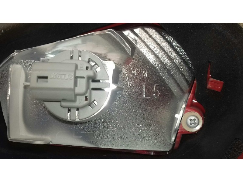 Recambio de piloto trasero izquierdo interior para toyota auris active referencia OEM IAM 05170237  INT - PORTON