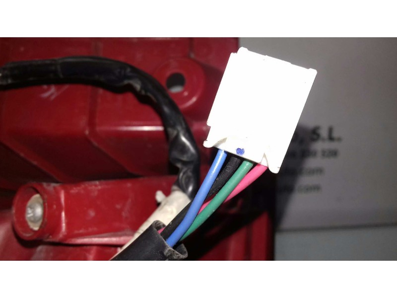 Recambio de piloto trasero derecho para toyota auris active referencia OEM IAM   EXT - ALETA