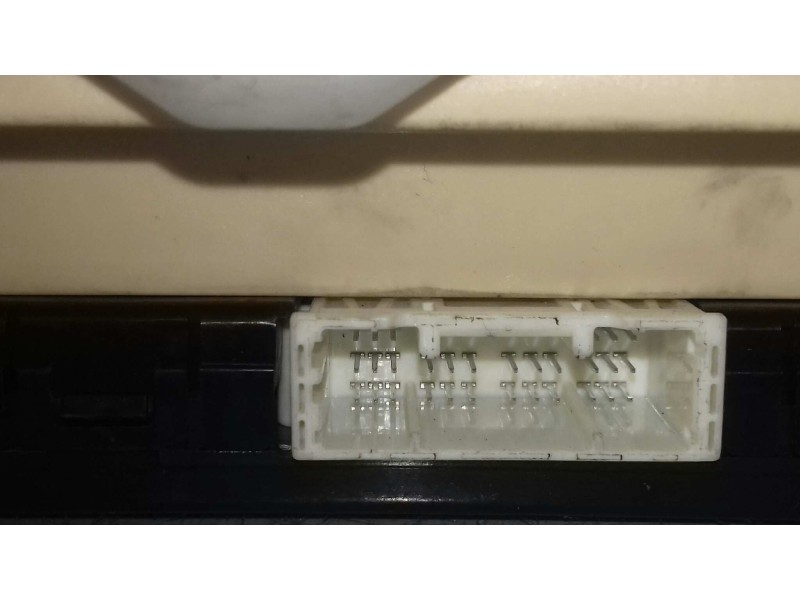 Recambio de caja reles / fusibles para toyota auris active referencia OEM IAM 63580950 82712X70A 8922102330