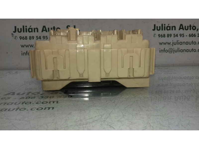 Recambio de caja reles / fusibles para toyota auris active referencia OEM IAM 63580950 82712X70A 8922102330