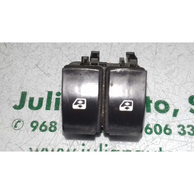 Recambio de mando elevalunas delantero izquierdo para renault megane ii berlina 5p confort authentique referencia OEM IAM 315050