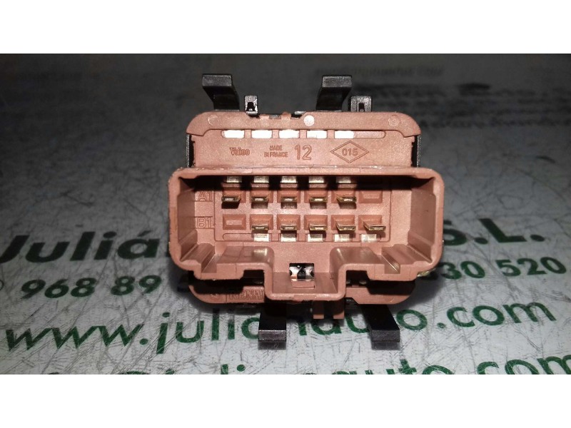 Recambio de mando elevalunas delantero izquierdo para renault megane ii berlina 5p confort authentique referencia OEM IAM 315050