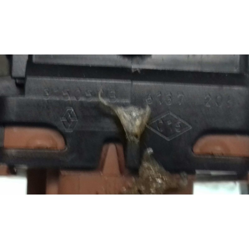 Recambio de mando elevalunas delantero izquierdo para renault megane ii berlina 5p confort authentique referencia OEM IAM 315050