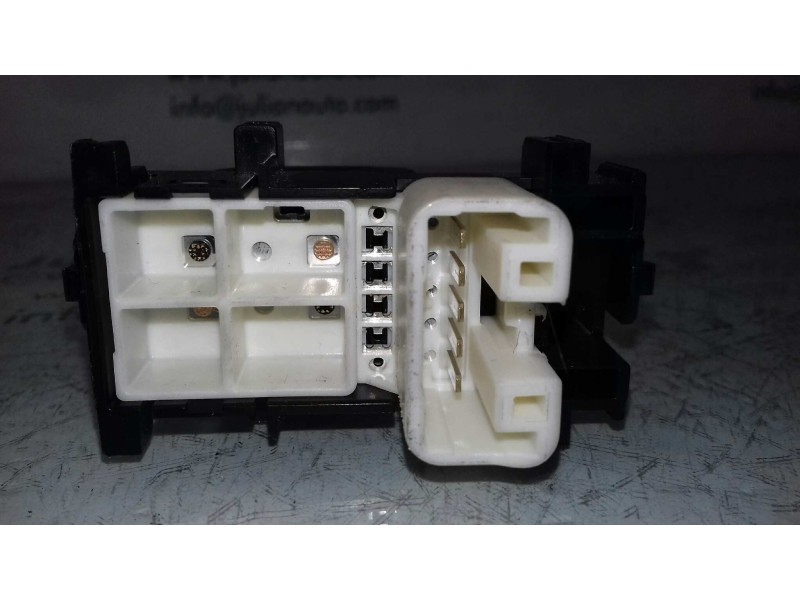 Recambio de mando elevalunas trasero derecho para toyota auris active referencia OEM IAM 8292D20  