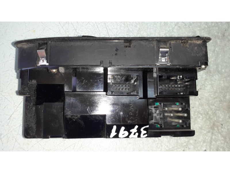 Recambio de mando elevalunas delantero izquierdo para bmw serie 5 berlina (e39) 530d referencia OEM IAM 8380646  