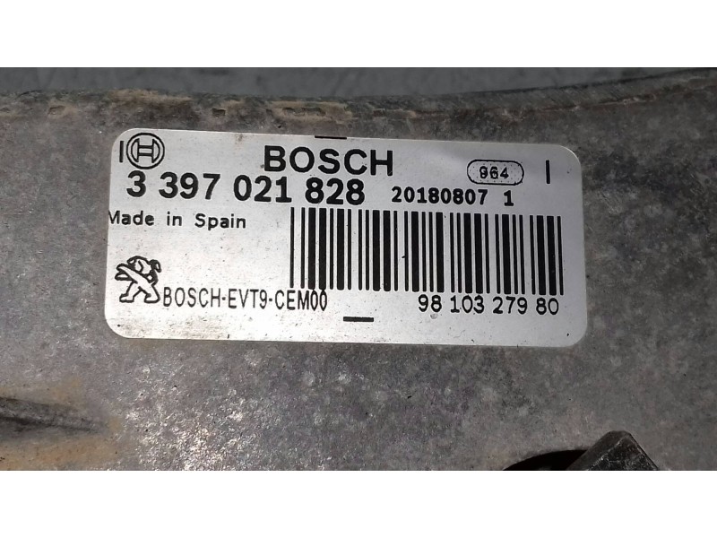 Recambio de motor limpia delantero para peugeot 308 style referencia OEM IAM 9810327980 3397021828 BOSCH