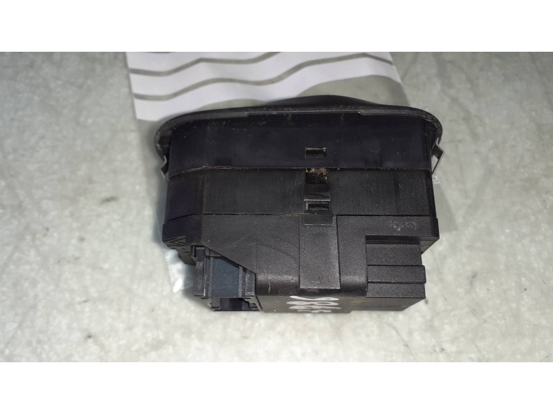 Recambio de mando elevalunas delantero izquierdo para peugeot 206 berlina xt referencia OEM IAM   