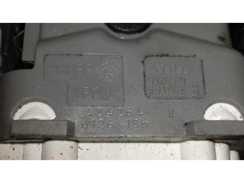 Recambio de interruptor para renault megane ii berlina 5p confort authentique referencia OEM IAM 424264 28082 CONTRL VELOCIDAD