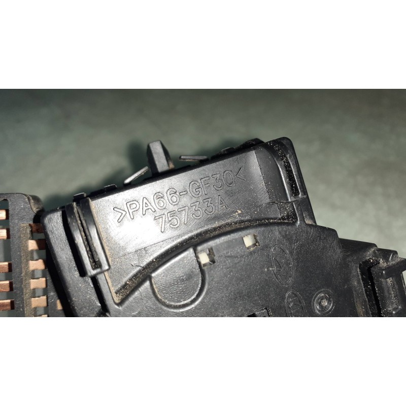 Recambio de mando limpia para kia rio 1.4 active referencia OEM IAM 75733A KAJBWP05 CONECTOR 10 PINES