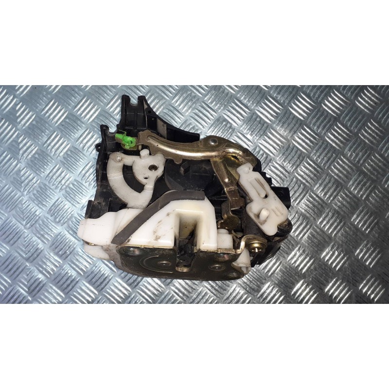 Recambio de cerradura puerta trasera izquierda para mitsubishi grandis (na0w) 2.0 di-d inform referencia OEM IAM   
