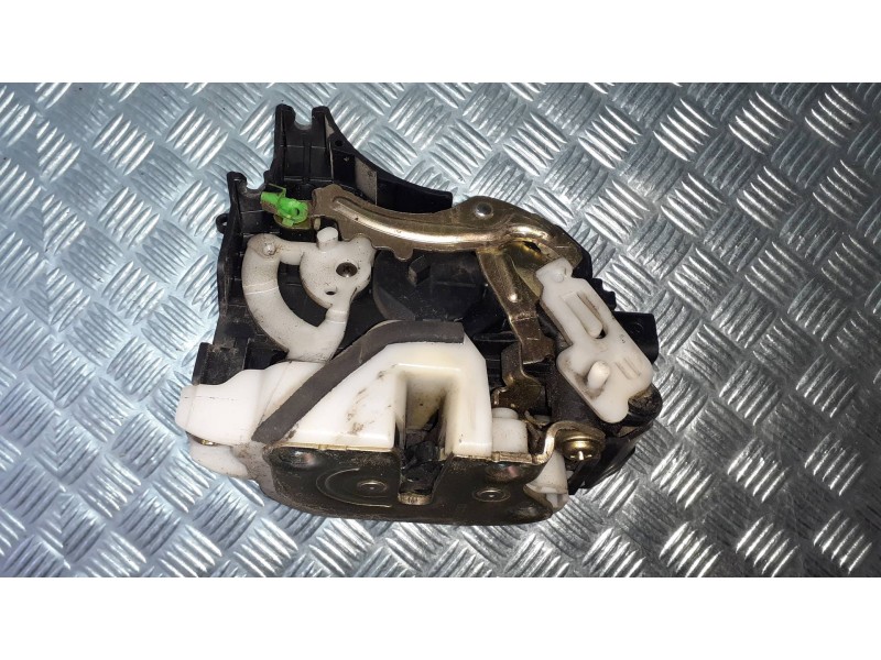 Recambio de cerradura puerta trasera izquierda para mitsubishi grandis (na0w) 2.0 di-d inform referencia OEM IAM   