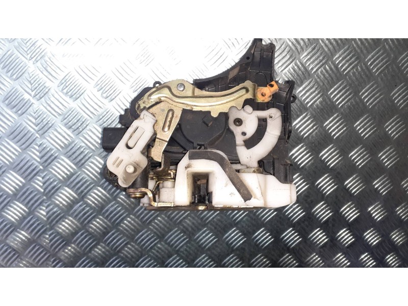 Recambio de cerradura puerta trasera derecha para mitsubishi grandis (na0w) 2.0 di-d inform referencia OEM IAM   