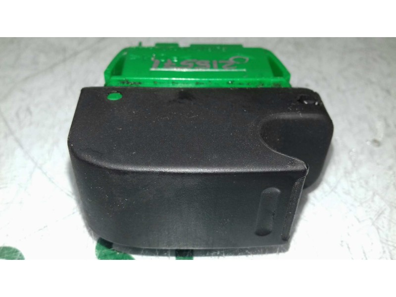 Recambio de mando elevalunas delantero derecho para peugeot 107 urban referencia OEM IAM 646100HC1CA  