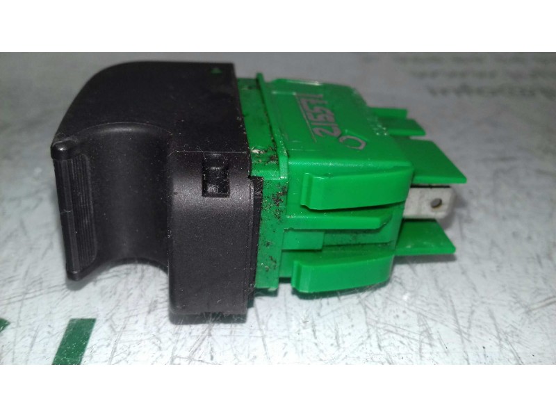 Recambio de mando elevalunas delantero derecho para peugeot 107 urban referencia OEM IAM 646100HC1CA  