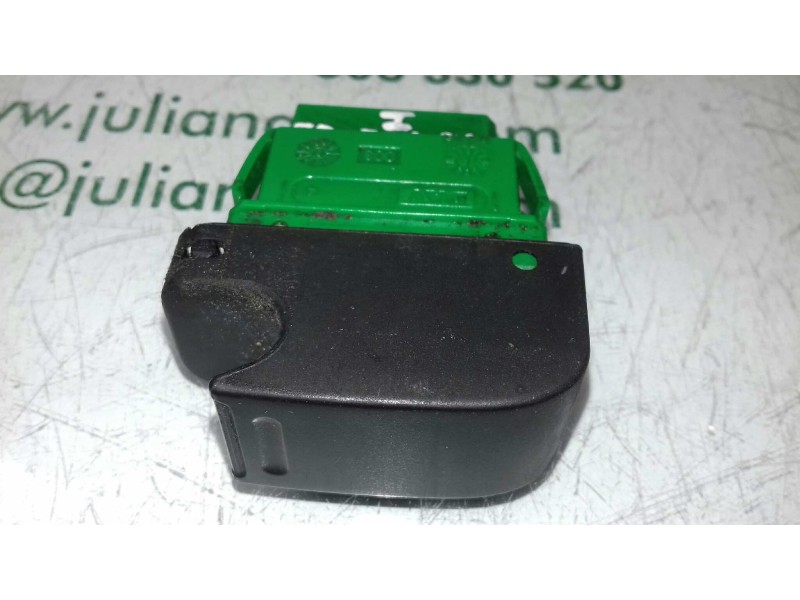 Recambio de mando elevalunas delantero izquierdo para peugeot 107 urban referencia OEM IAM 646100HC1CA  