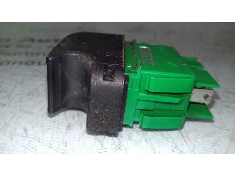 Recambio de mando elevalunas delantero izquierdo para peugeot 107 urban referencia OEM IAM 646100HC1CA  