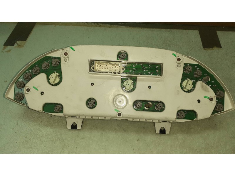 Recambio de cuadro instrumentos para ford focus berlina (cak) ambiente referencia OEM IAM 98AP10841BC  VISTEON