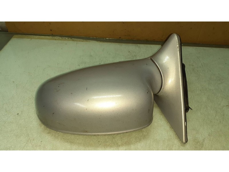 Recambio de retrovisor izquierdo para hyundai lantra familiar (rd) referencia OEM IAM 014021  ELECTRICO