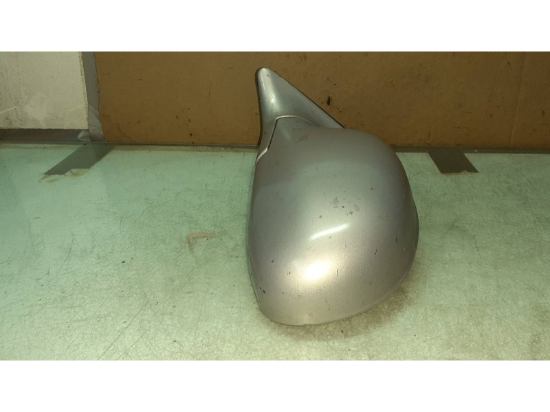 Recambio de retrovisor izquierdo para hyundai lantra familiar (rd) referencia OEM IAM 014021  ELECTRICO