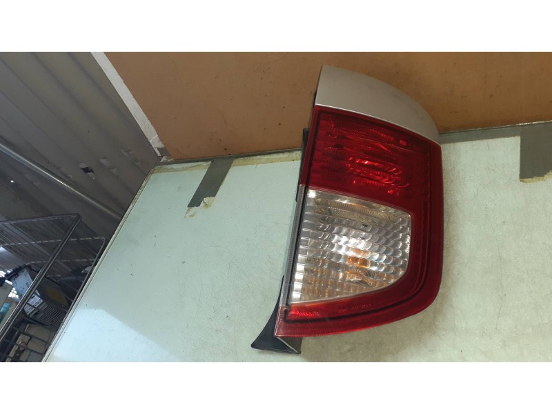 Recambio de piloto trasero derecho para ssangyong kyron 200 xdi premium 4wd referencia OEM IAM 83602090  EXT ALETA