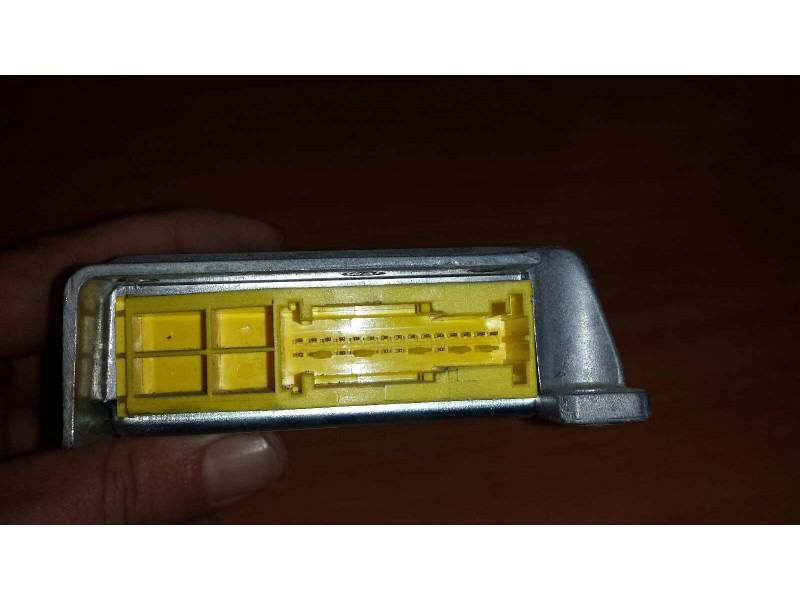 Recambio de centralita airbag para kia shuma 1.5 ls 4 berlina referencia OEM IAM 0K2AA677F0A SAT2100 S2EPAK8HAA0446