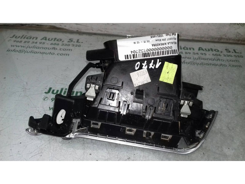 Recambio de rejilla aireadora para peugeot 208 allure referencia OEM IAM 1089169X  AIREADOR IZQUIERDO