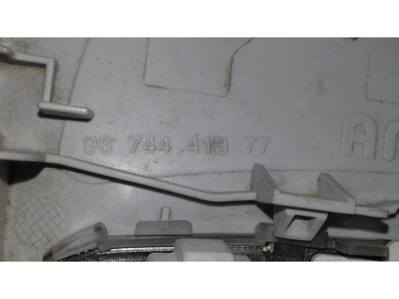 Recambio de luz interior para peugeot 208 allure referencia OEM IAM 9674441377  